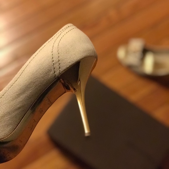 Louis Vuitton stiletto heels - Picture 4 of 6
